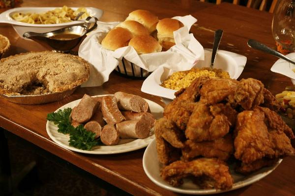 Don't miss an all-you-can-eat Amish Farm Feast at Plain & Fancy Restaurant, with regional specialties like shoofly pie and chow chow. 