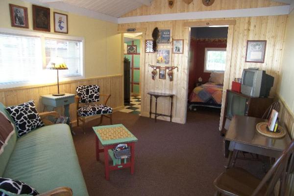 Roy Rodgers Bungalow relaxing living room.