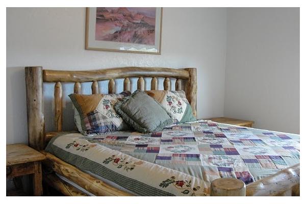 king log bedroom w 1/2 bath