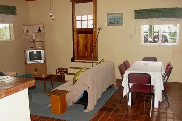 Cottage Lounge/Dining Area