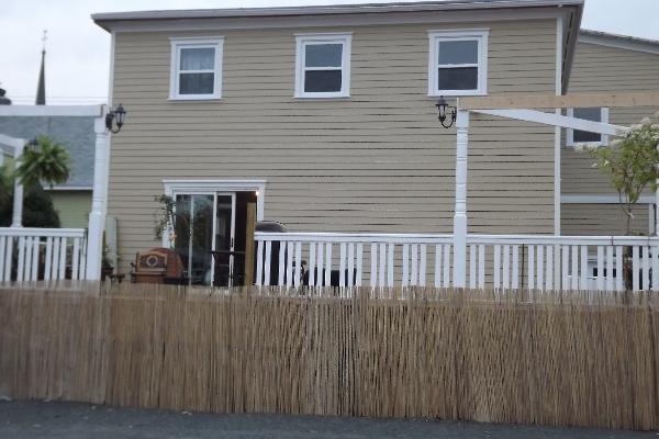 Spacious patio / Grande terrace