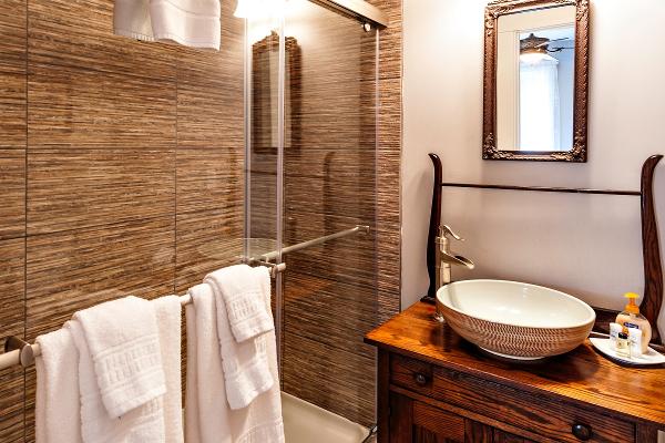 Bathroom Suite 3