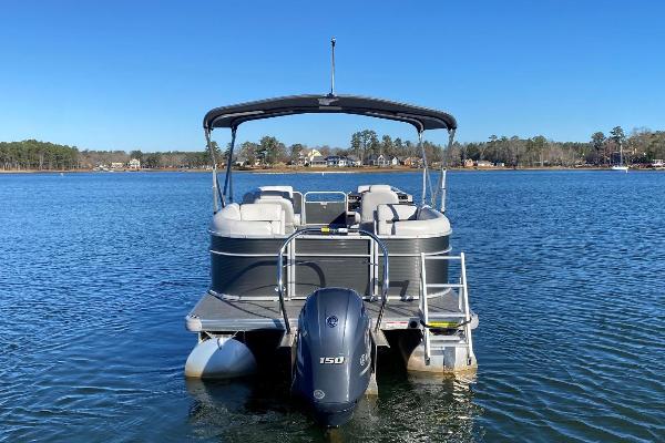 Foxtrot - 25' Luxury Tri-toon 150 HP