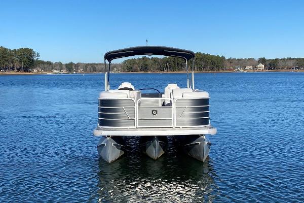 Foxtrot - 25' Luxury Tri-toon 150 HP