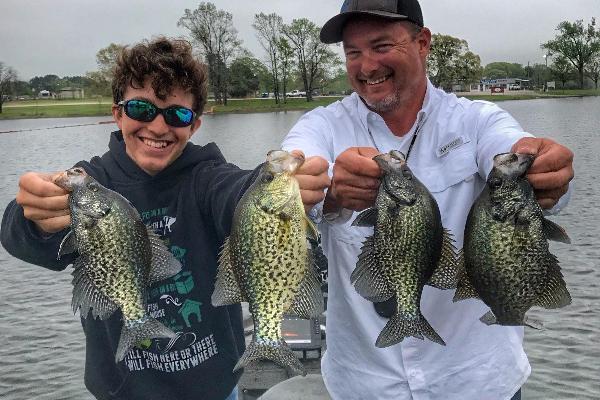 Chuck Rollins on Cedar Creek Lake Catching Fish like Crappie, White Bass & Htybrid Striper