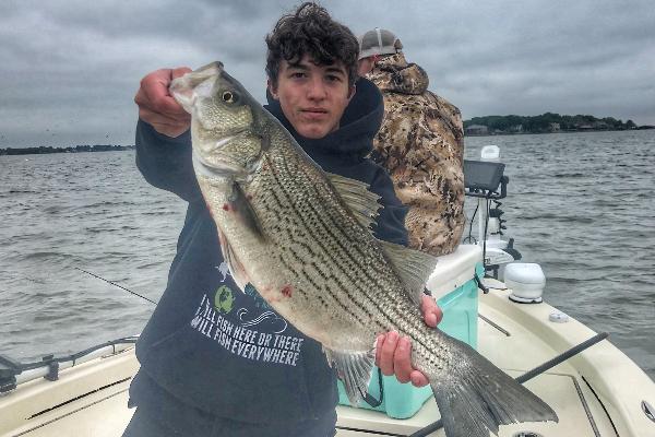 Catching Crappie, WhiteBass, Hybrid Striper on Cedar Creek Lake Tx