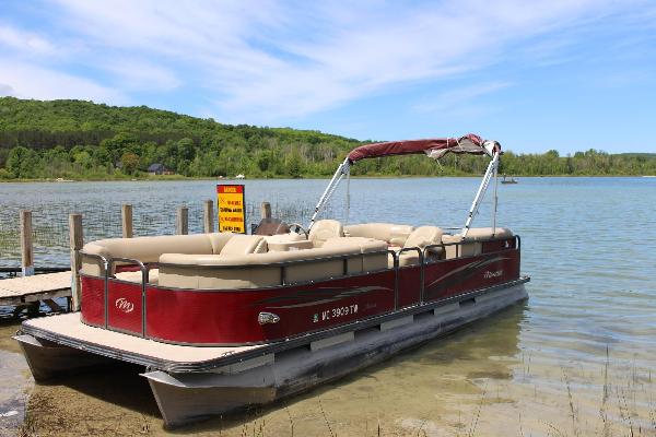 Luxury Pontoon Boats 24' 115 h.p. seats up to 12 Great for tubing!