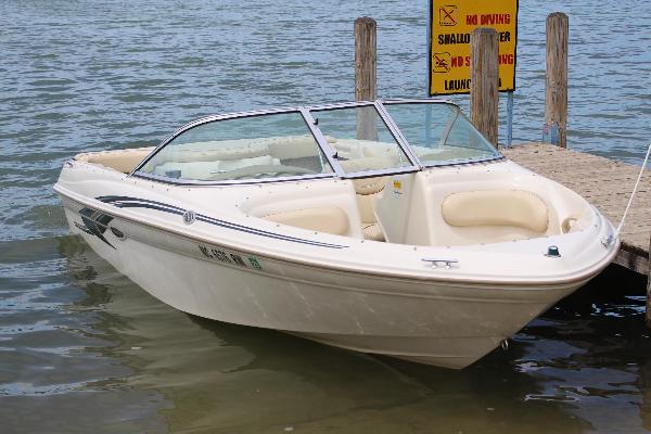 Sea Ray and Crownline ski/speed boats. Open bow, seats 6-8, Great for skiing/tubing!