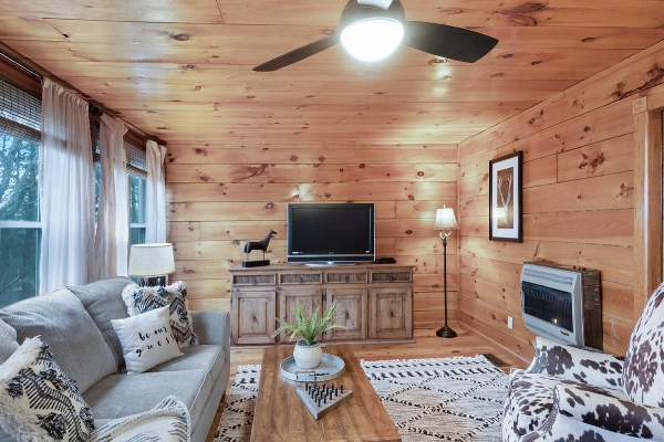 The Main Cabin - Upstairs sitting area 