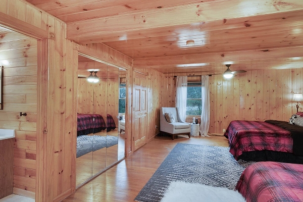 The Main Cabin - Upstairs double bed 