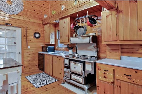 Main Cabin - First floor kitchen 