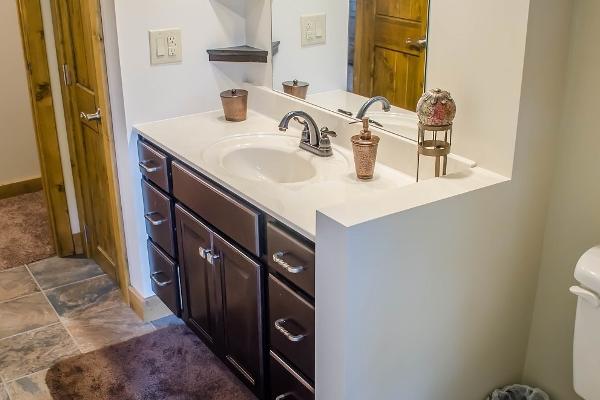 Cabin 5 - Bathroom