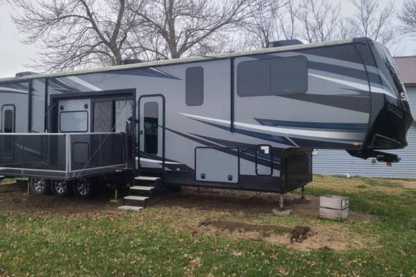 2020 Jayco Seismic 4212 with garage 