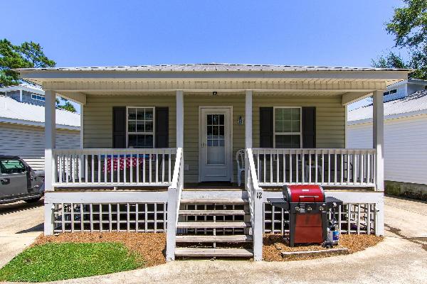 Single Level; overlooks pool with lake view