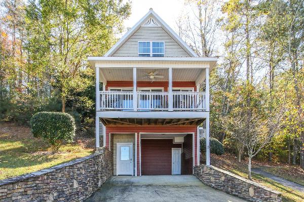 Lake View and only 150 ft from water and steps from Overlook Pool