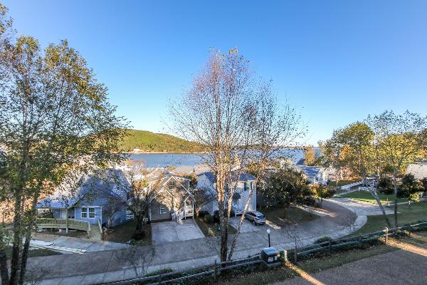 Balcony view of Weiss Lake