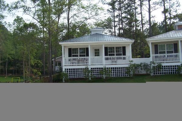 Single Level; Overlooks Pool; Lake View