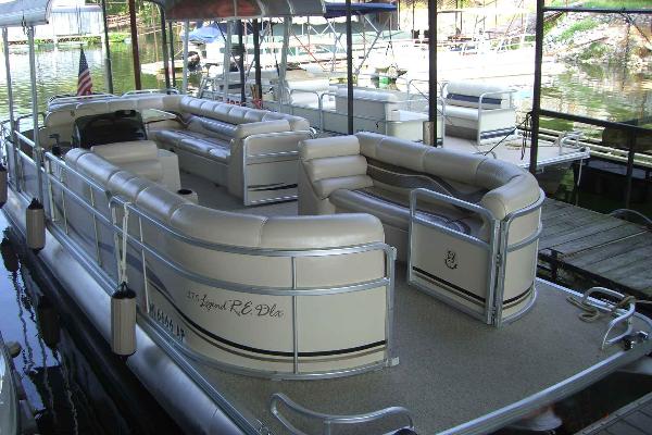 Tri-Toon Pontoon with 200 hp Suzuki motor