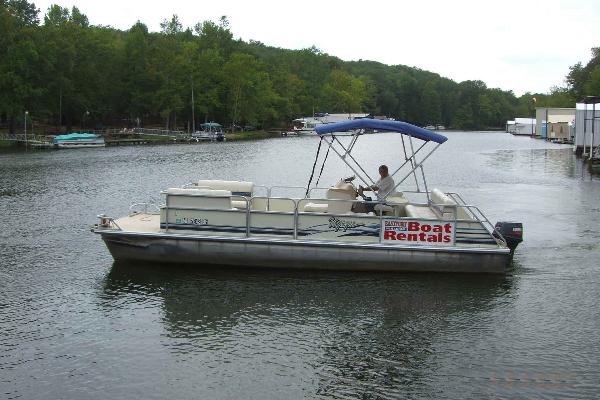 Dual-Toon Pontoon with 50 hp Yamaha motor