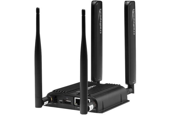 Cradlepoint IBR900-600M shown w/Multi-Band LTE-A Antennas & Dual-Band 2.4/5GHz Wi-Fi antennas