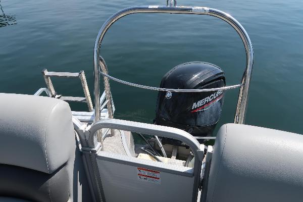 Lowe Tritoon with 115 hp Mercury 4-stroke engine