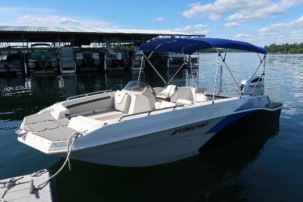 StarCraft Deck Boat has a 10 person capacity