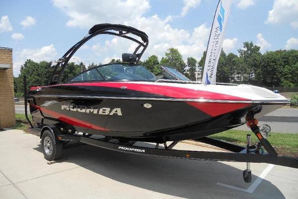 New Moomba Mondo Wake/Surf boat