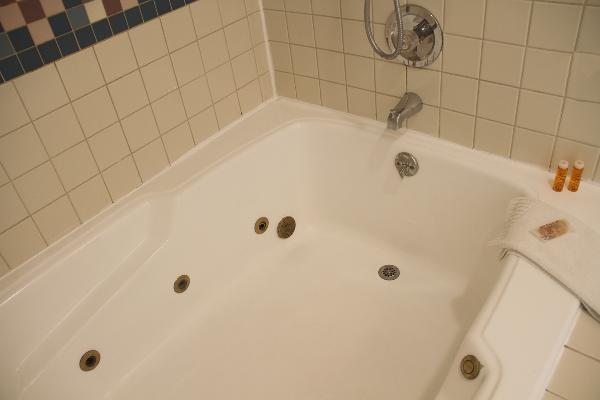 Beautiful jacuzzi bathtub.