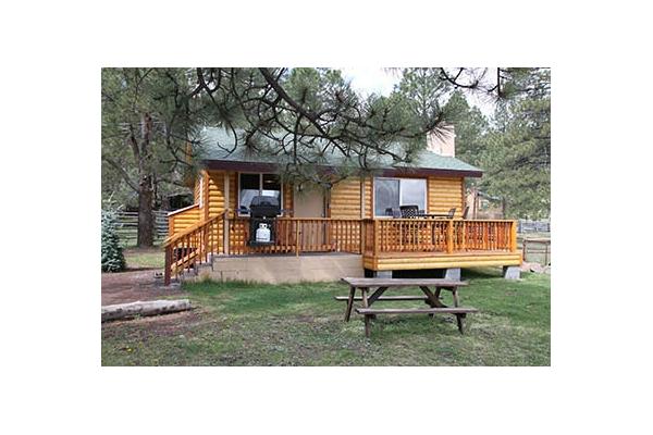 Spruce Cabin (Big 10) Sleeps 4