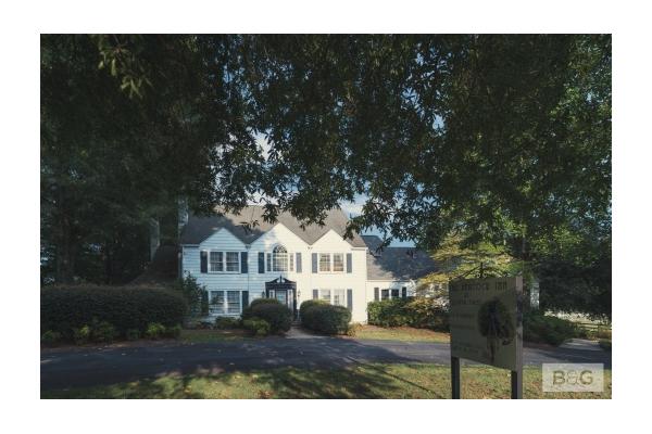 The Peacock Inn at Catawba Farms