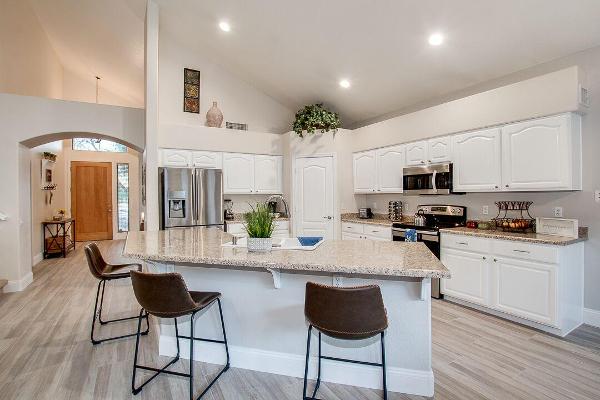  Remodeled Kitchen with New Stainless  Appliances