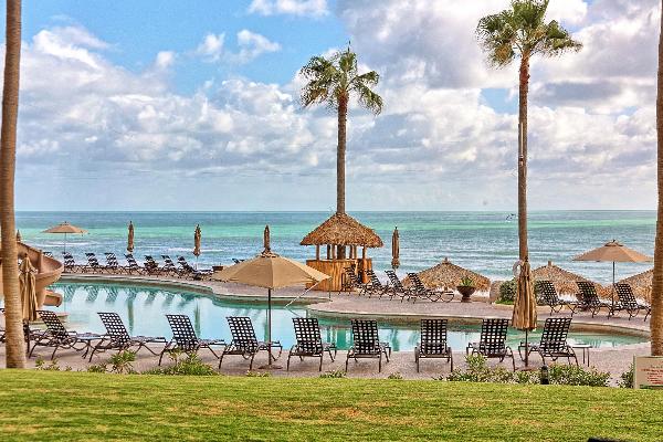 Pool and Ocean steps away ....