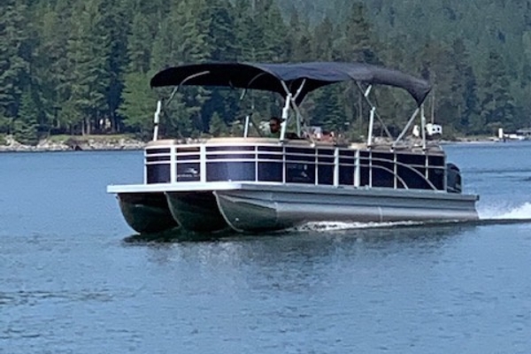 NEW BOAT!! This is our flag ship pontoon boat for a large family or group.  This boat is perfect for cruising the lake or river. Bennington is at the top of the line pontoon boat. This one is 25 ft an
