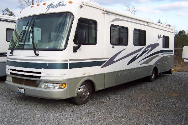 2003 Fleetwood Fiesta, Class A, 32' long w/slide-out, hydraulic leving jacks, back-up camera, etc.