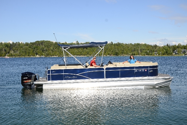 The powerhouse tritoon!  25ft Manitou Aurora SHP with 225hp V-Max