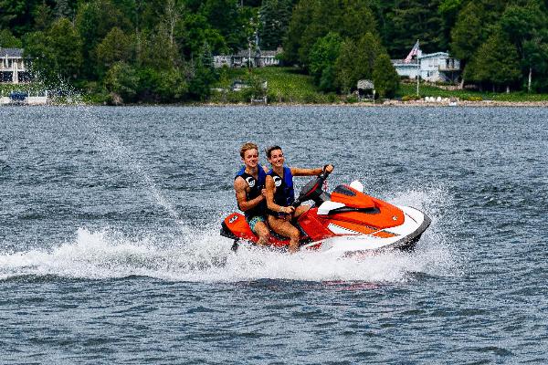 Yamaha VX 3-seater WaveRunner with powerful 125hp  4-stroke engine