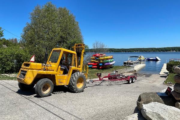 Rough Terrain Forklift launching