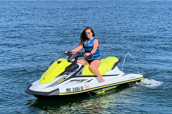 Yamaha VX 3-seater WaveRunner with powerful 110-123hp 4-stroke engine