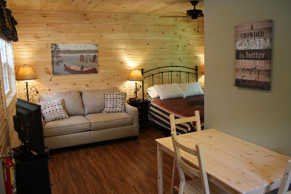 Fair Winds Cabin 3 Living