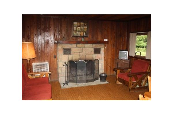 Whispering Oaks Cabin #4